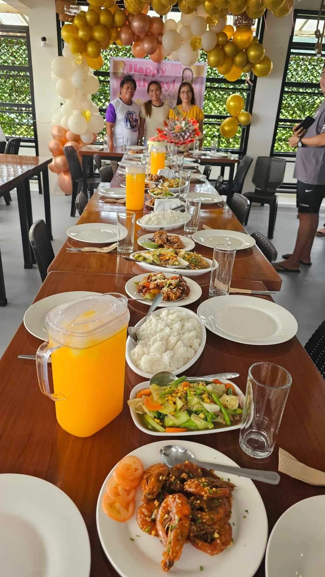 A table set up at Café Hugo